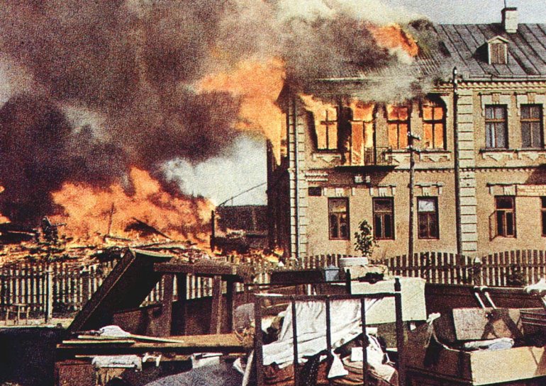 С самого начала вторжения гитлеровцы с их союзниками вели себя не как «освободители от большевизма», а как агрессоры, грабители и насильники