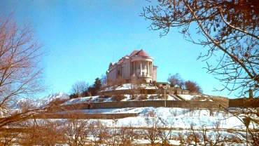 «Поскольку от одного штурма отказались, то настроение у людей несколько упало. Я бросил неосторожную фразу: «Ну что, опять похулиганим немножко? Засиделись!» (генерал Юрий Дроздов
